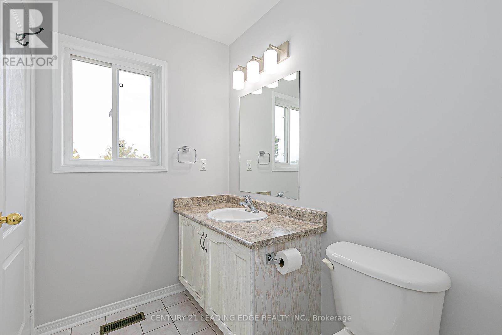 21 Lilly Mckeowan Crescent, East Gwillimbury (Mt Albert), Ontario  L0G 1M0 - Photo 28 - N12451736