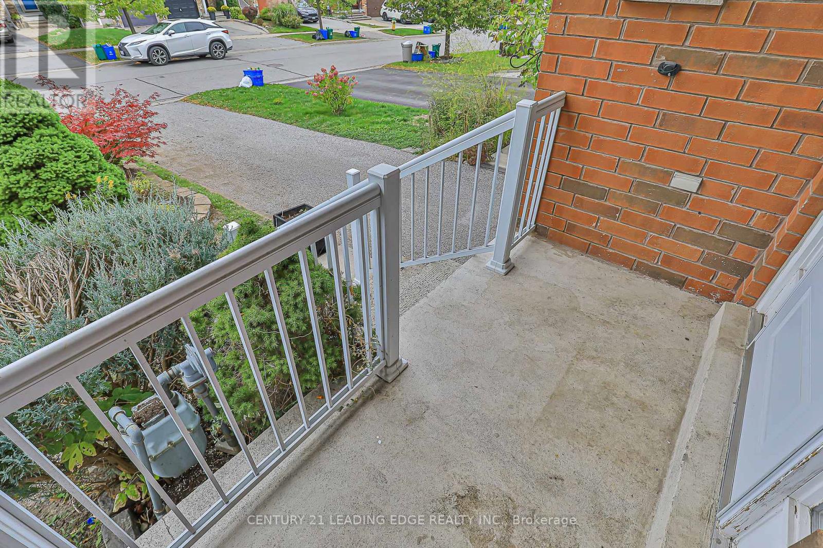 21 Lilly Mckeowan Crescent, East Gwillimbury (Mt Albert), Ontario  L0G 1M0 - Photo 3 - N12451736
