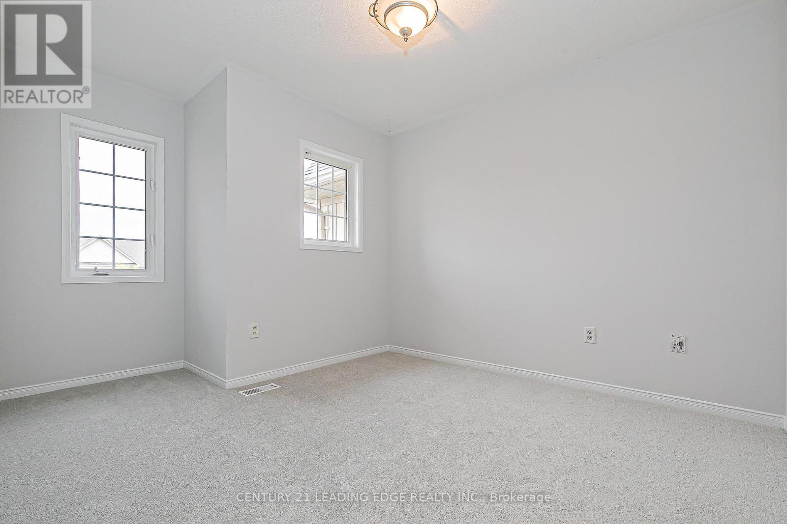 21 Lilly Mckeowan Crescent, East Gwillimbury (Mt Albert), Ontario  L0G 1M0 - Photo 34 - N12451736