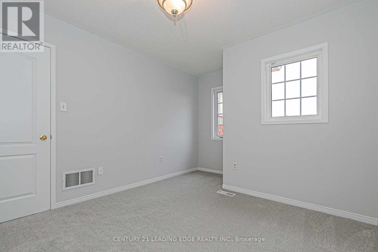 21 Lilly Mckeowan Crescent, East Gwillimbury (Mt Albert), Ontario  L0G 1M0 - Photo 35 - N12451736