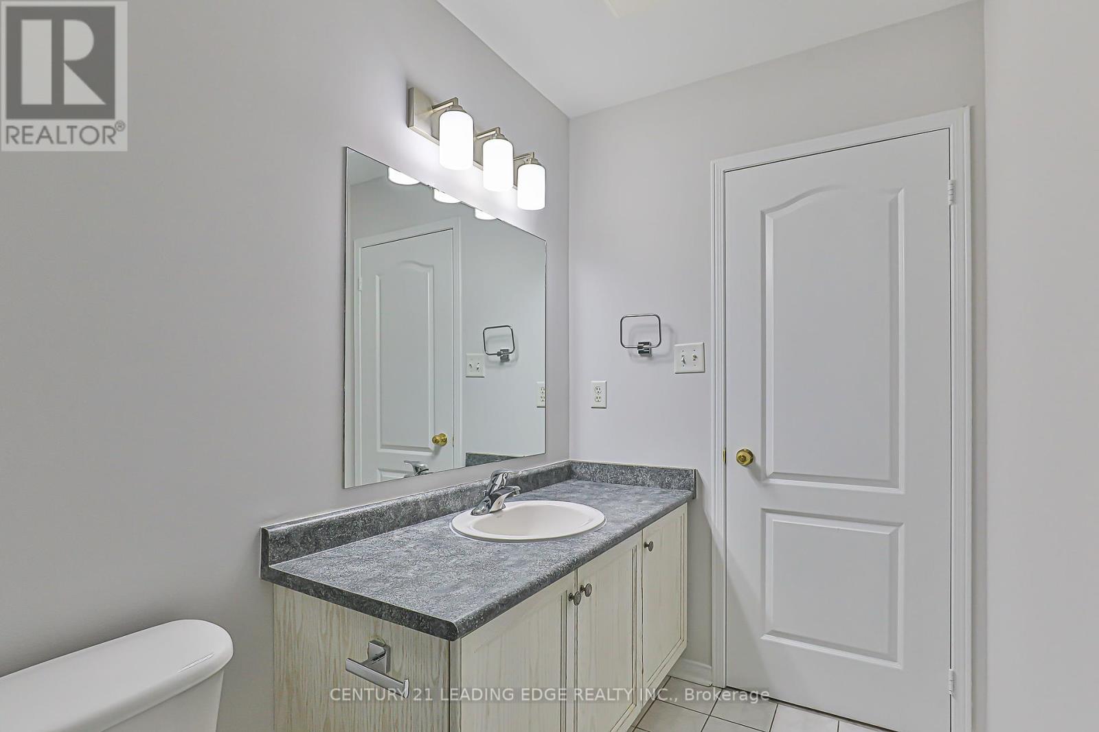 21 Lilly Mckeowan Crescent, East Gwillimbury (Mt Albert), Ontario  L0G 1M0 - Photo 38 - N12451736