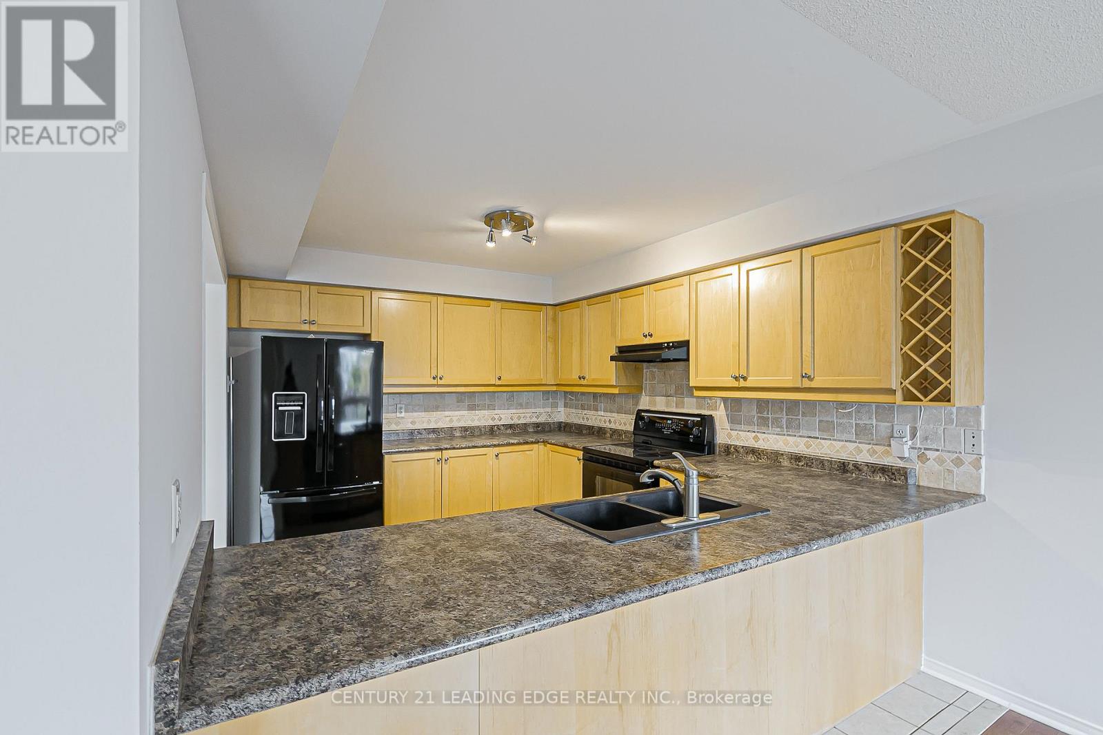 21 Lilly Mckeowan Crescent, East Gwillimbury (Mt Albert), Ontario  L0G 1M0 - Photo 7 - N12451736