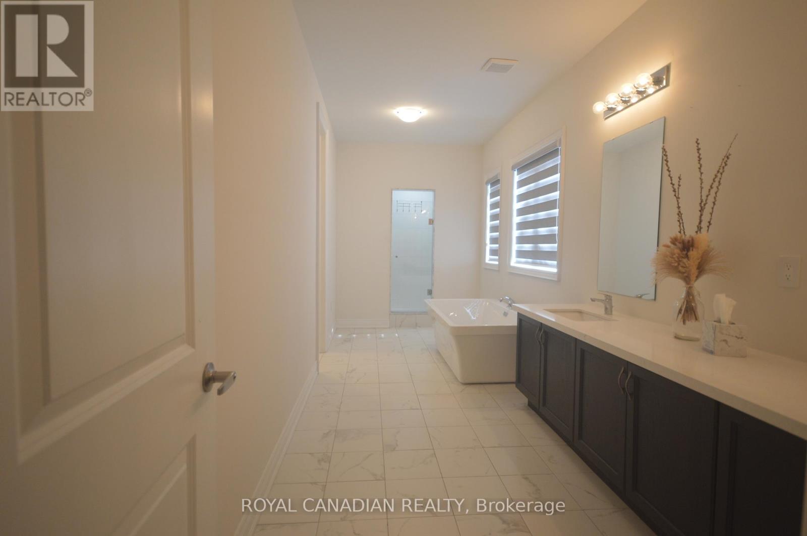 81 Settlers Crescent, Bradford West Gwillimbury, Ontario  L3Z 4N3 - Photo 12 - N12451743