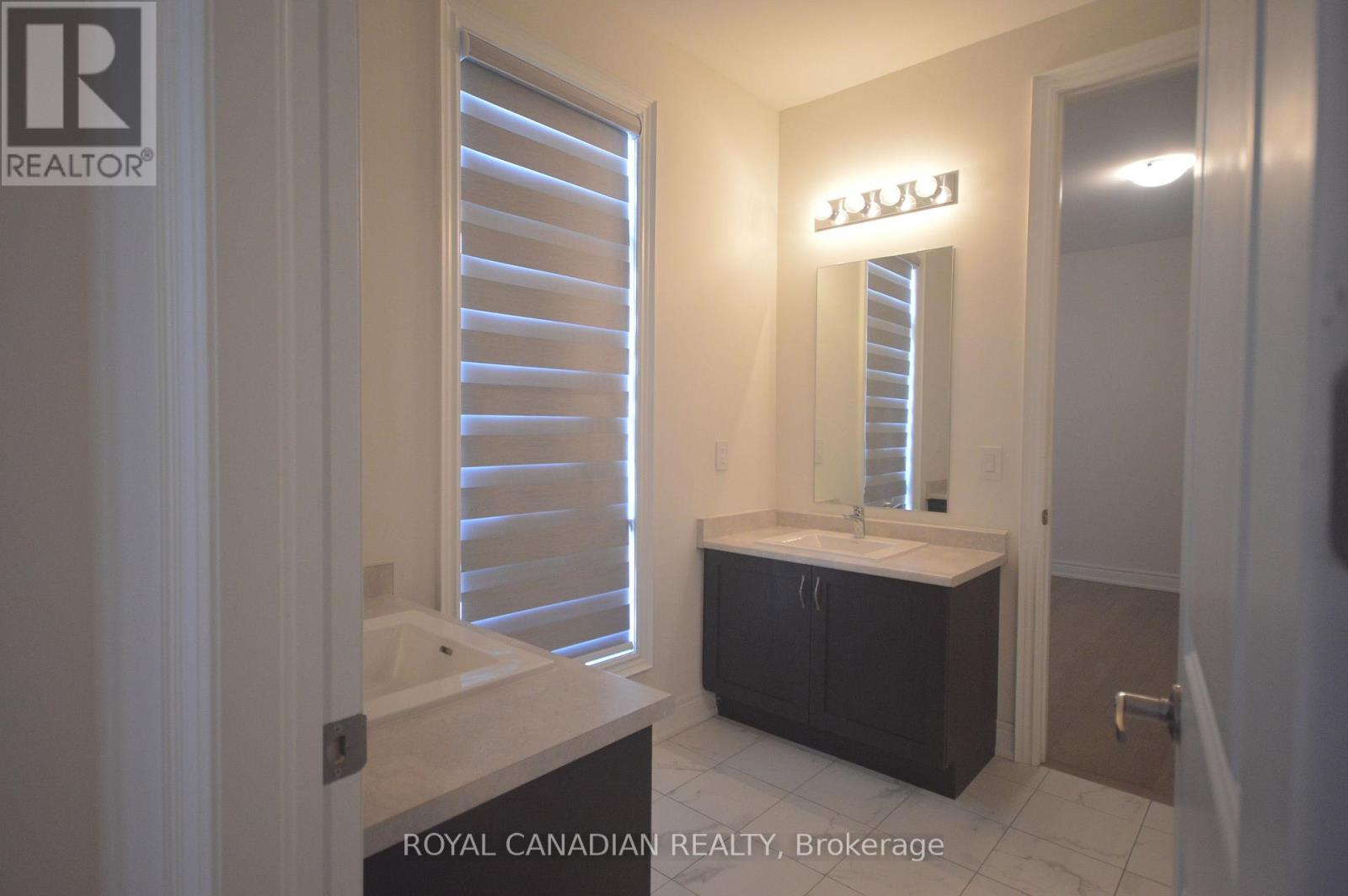 81 Settlers Crescent, Bradford West Gwillimbury, Ontario  L3Z 4N3 - Photo 13 - N12451743