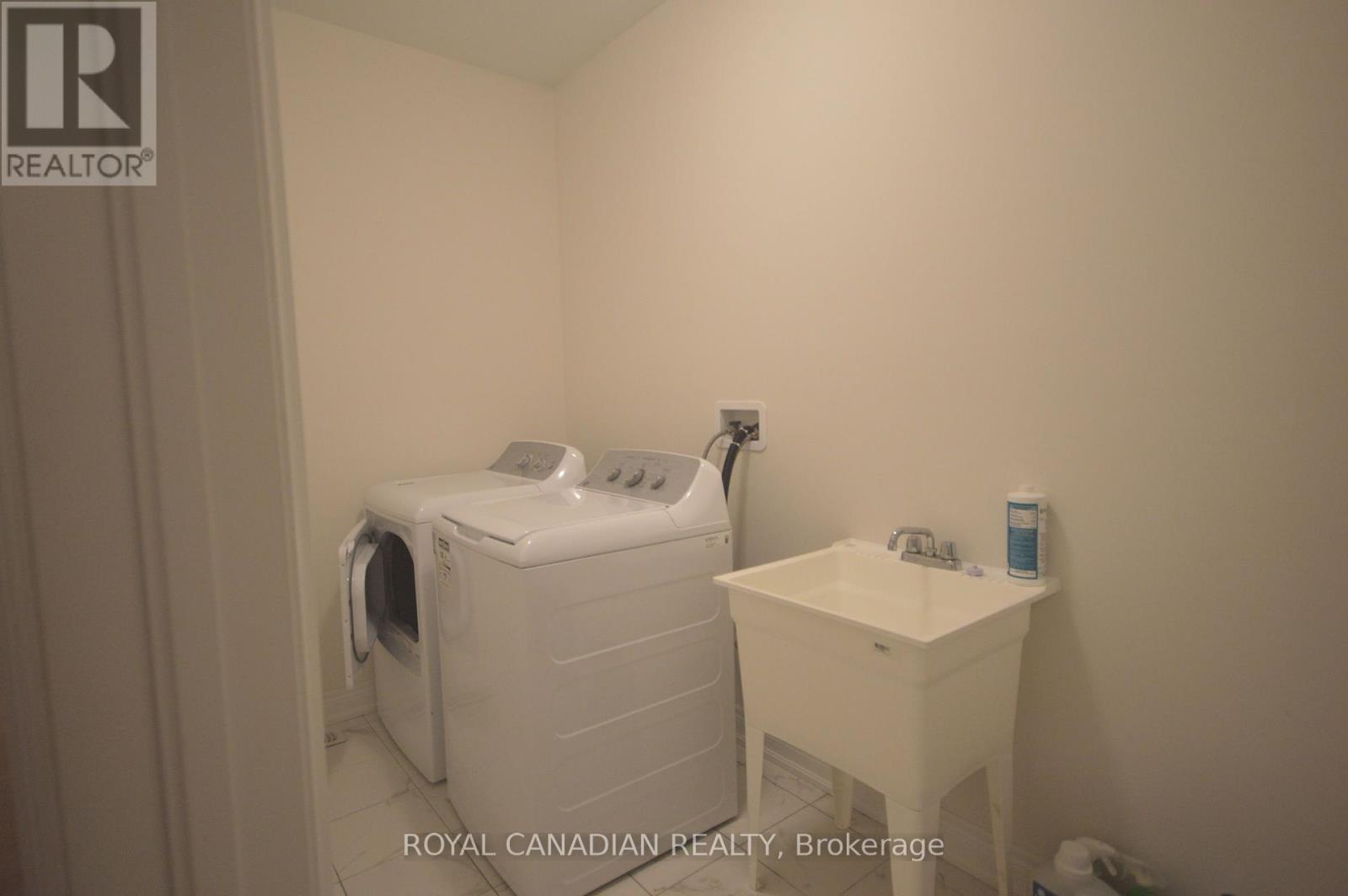 81 Settlers Crescent, Bradford West Gwillimbury, Ontario  L3Z 4N3 - Photo 16 - N12451743