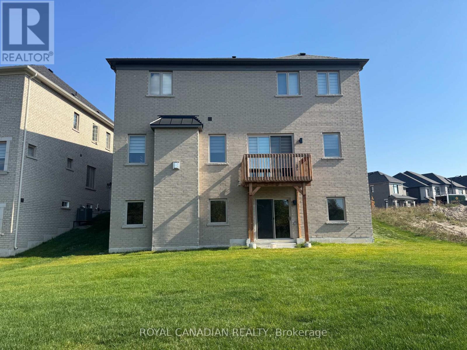 81 Settlers Crescent, Bradford West Gwillimbury, Ontario  L3Z 4N3 - Photo 3 - N12451743