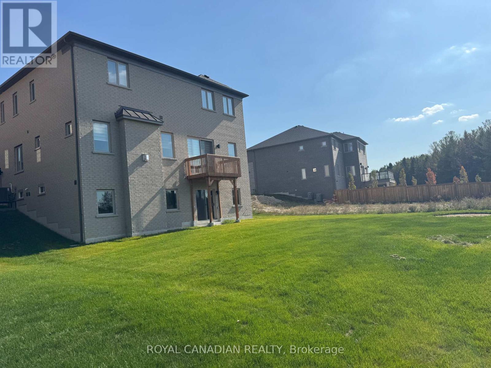 81 Settlers Crescent, Bradford West Gwillimbury, Ontario  L3Z 4N3 - Photo 4 - N12451743