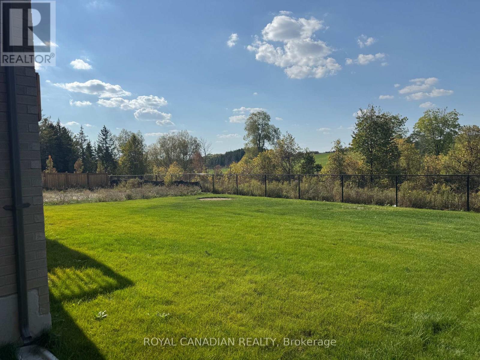 81 Settlers Crescent, Bradford West Gwillimbury, Ontario  L3Z 4N3 - Photo 7 - N12451743