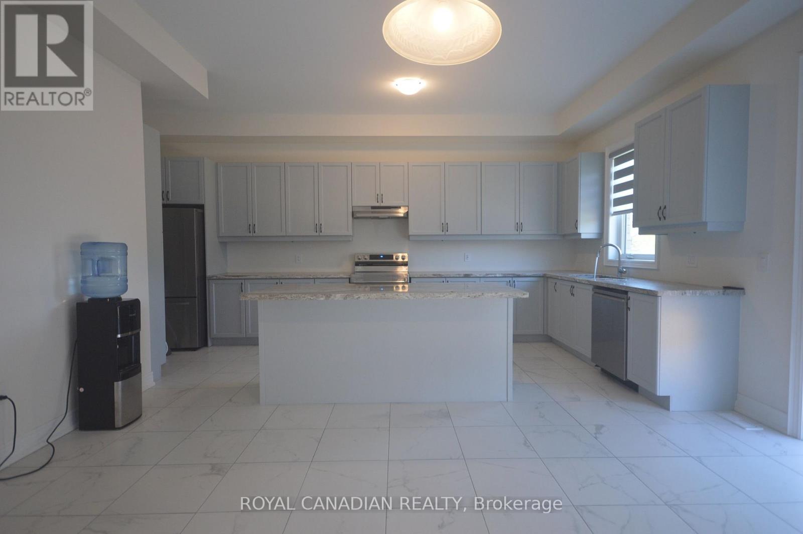 81 Settlers Crescent, Bradford West Gwillimbury, Ontario  L3Z 4N3 - Photo 8 - N12451743