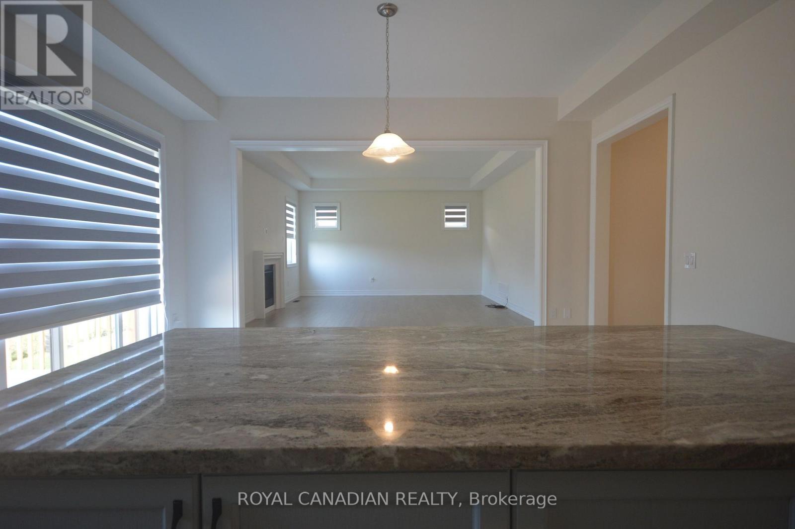 81 Settlers Crescent, Bradford West Gwillimbury, Ontario  L3Z 4N3 - Photo 9 - N12451743