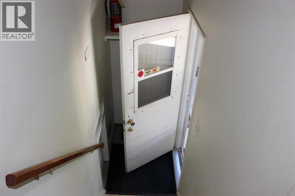 2409 17 Street N, Lethbridge, Alberta  T1H 4P8 - Photo 2 - A2262846