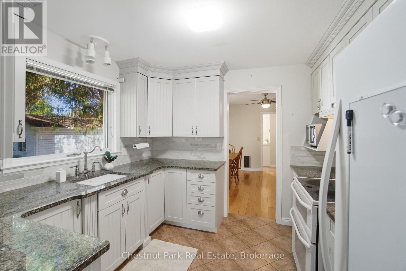 14 Dickie Street, Lake Of Bays, Ontario  P0B 1A0 - Photo 10 - X12451822