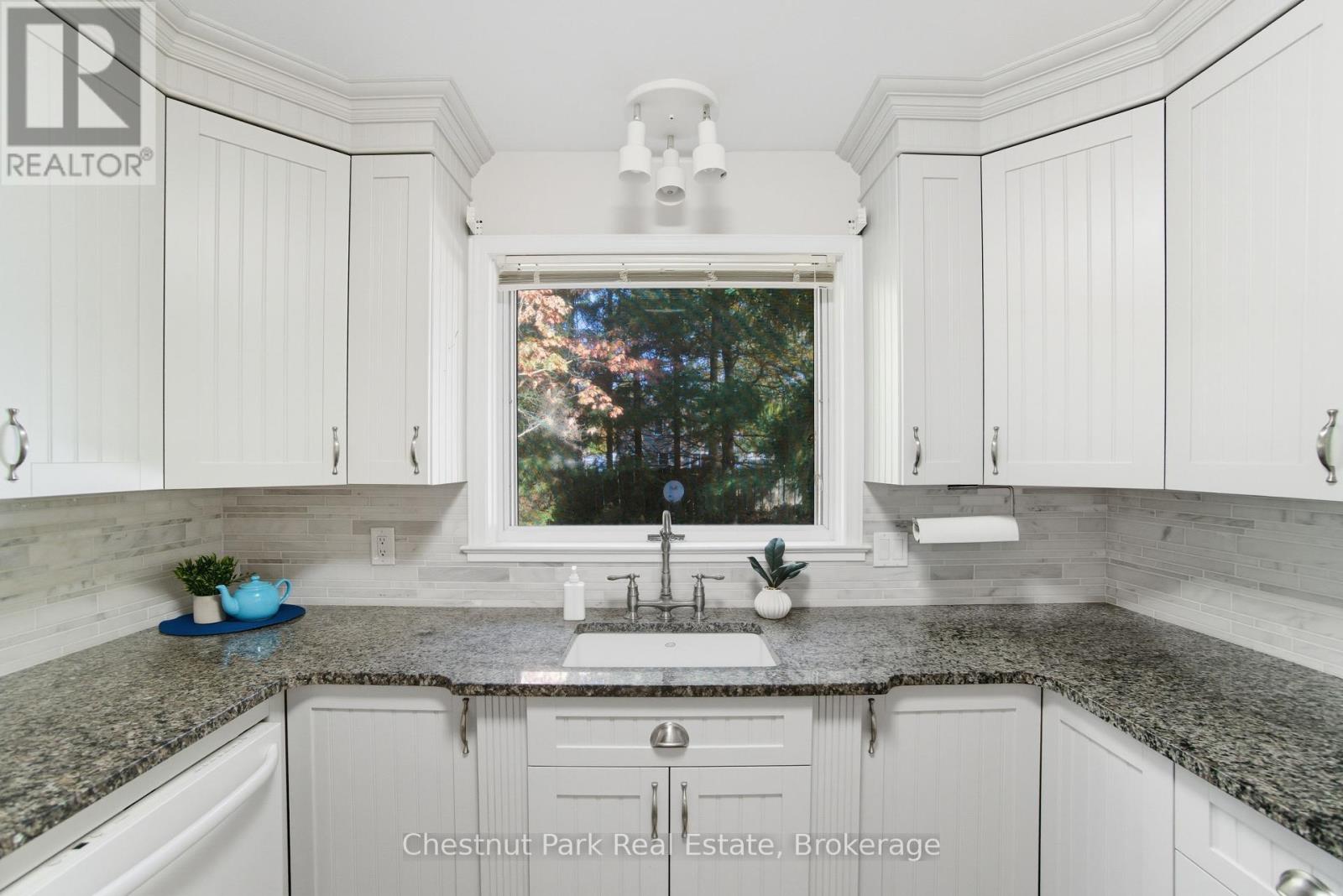 14 Dickie Street, Lake Of Bays, Ontario  P0B 1A0 - Photo 11 - X12451822
