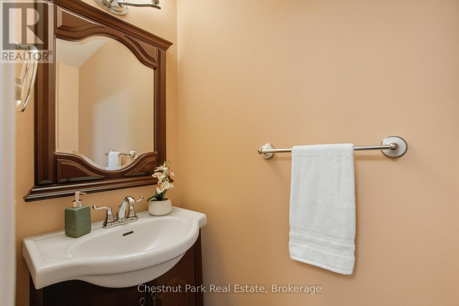 14 Dickie Street, Lake Of Bays, Ontario  P0B 1A0 - Photo 25 - X12451822