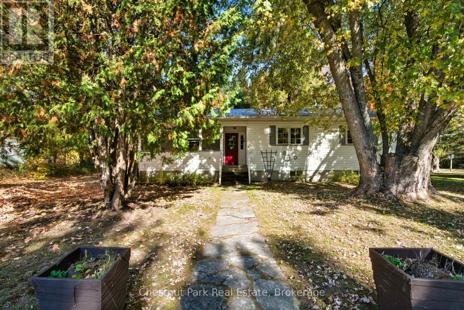 14 Dickie Street, Lake Of Bays, Ontario  P0B 1A0 - Photo 3 - X12451822