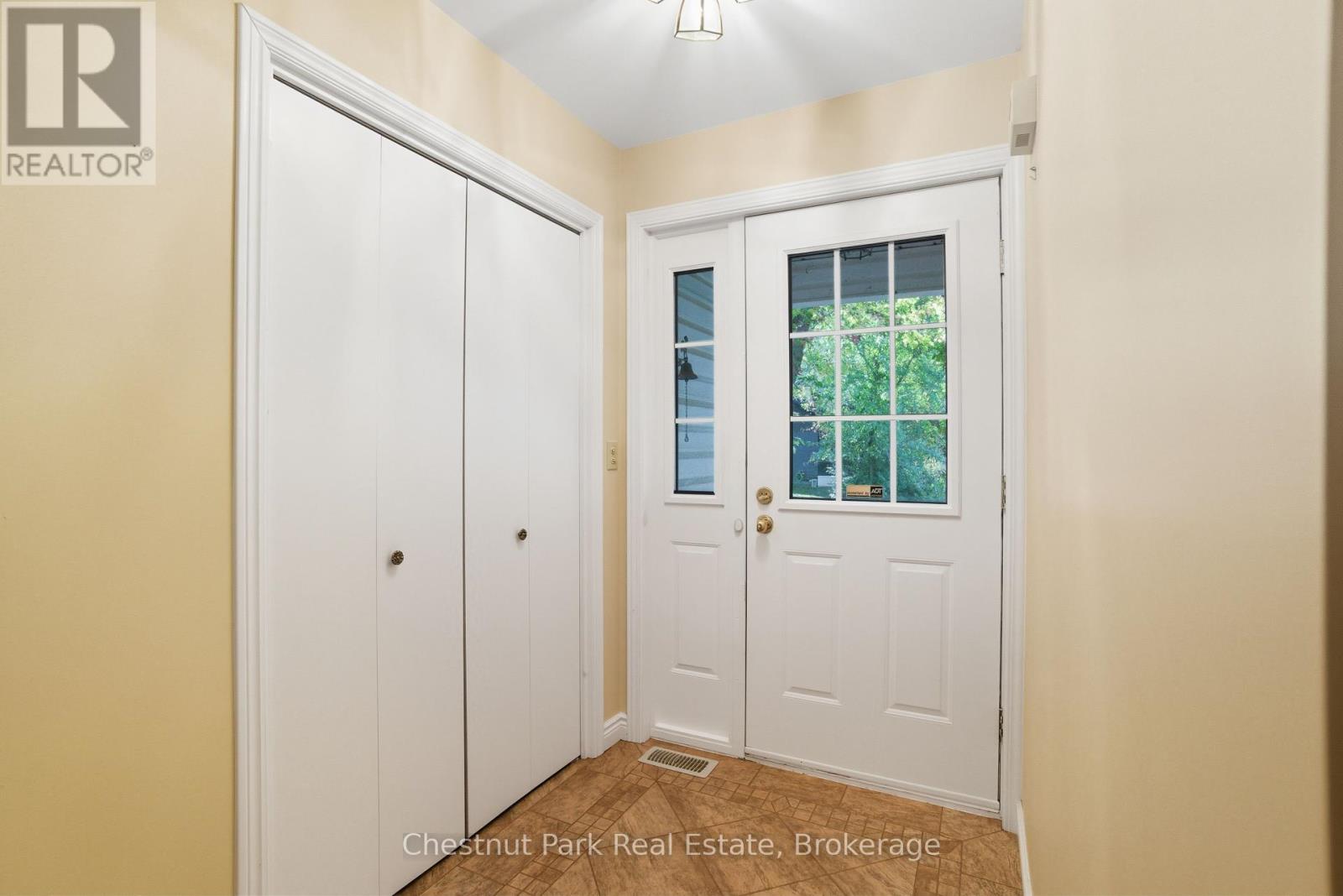 14 Dickie Street, Lake Of Bays, Ontario  P0B 1A0 - Photo 5 - X12451822
