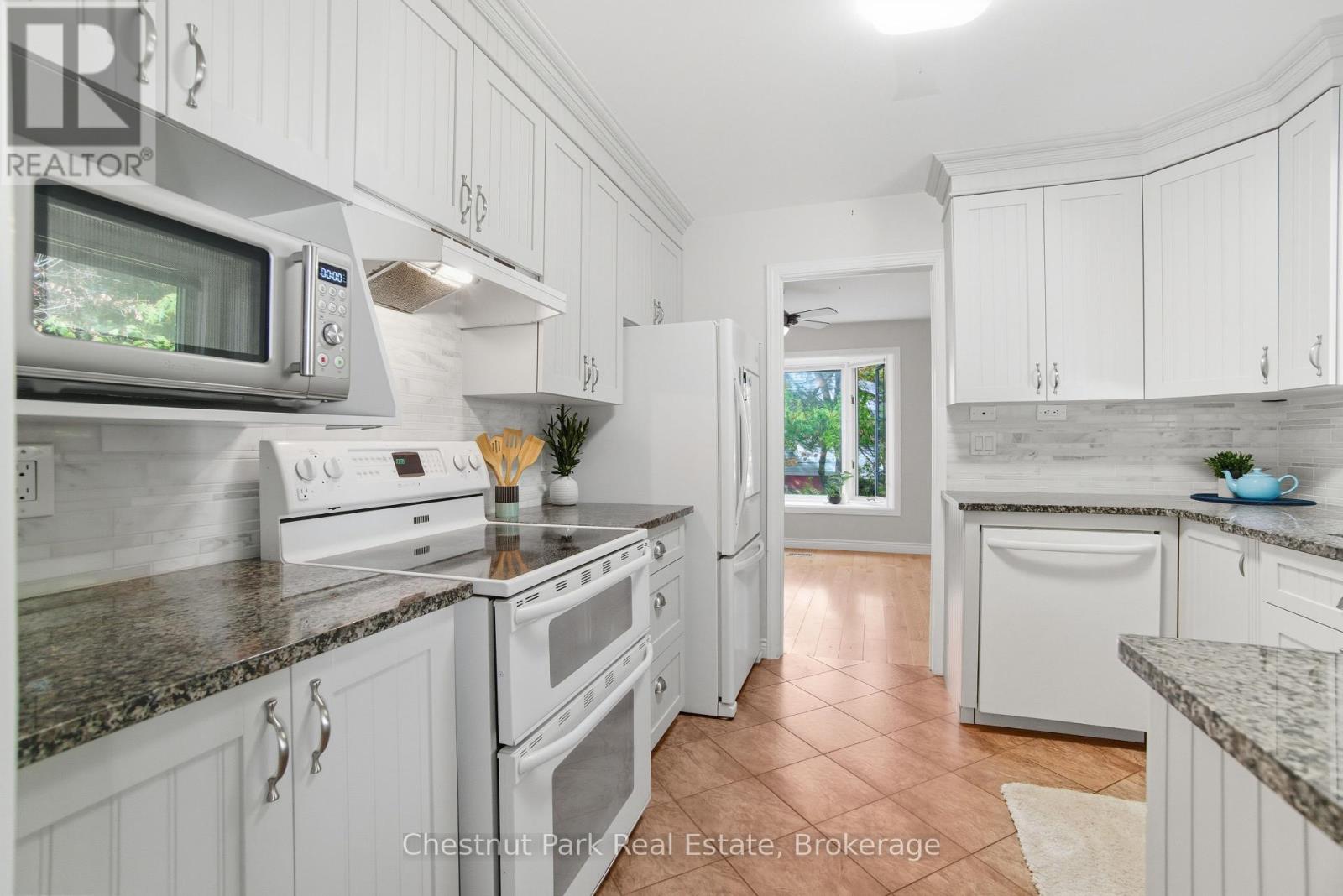 14 Dickie Street, Lake Of Bays, Ontario  P0B 1A0 - Photo 9 - X12451822