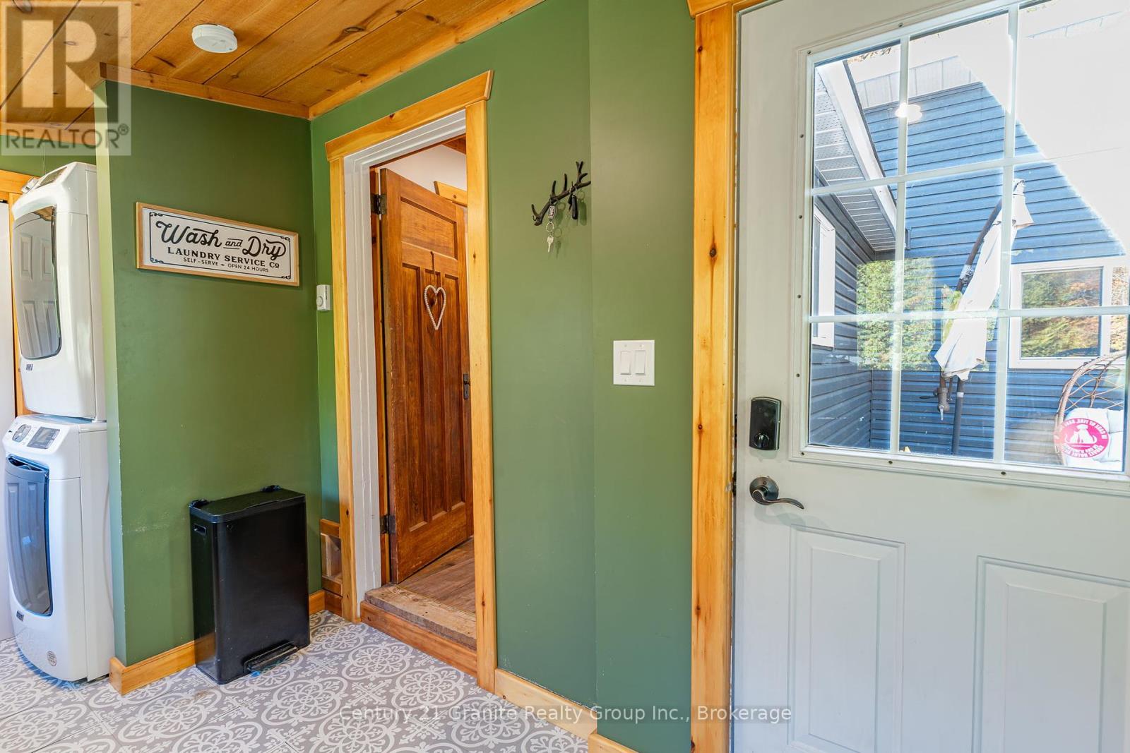 1297 Hamilton Road, Minden Hills, Ontario  K0M 2K0 - Photo 6 - X12451867
