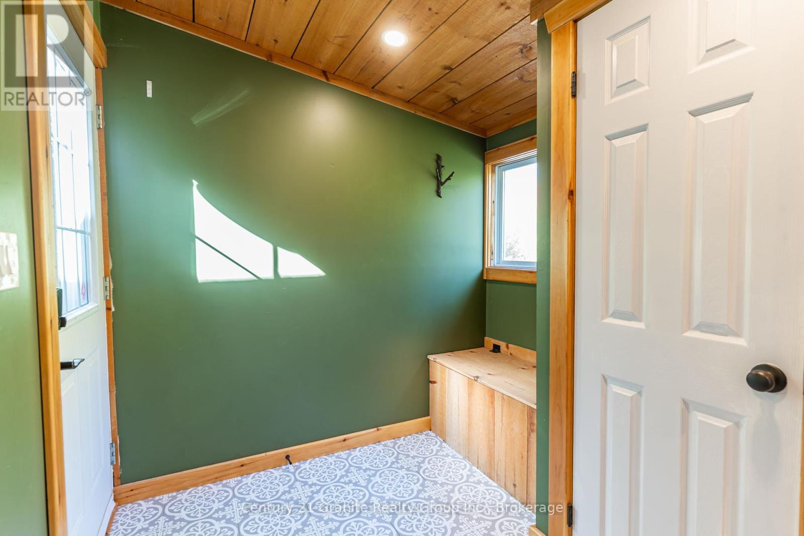 1297 Hamilton Road, Minden Hills, Ontario  K0M 2K0 - Photo 7 - X12451867
