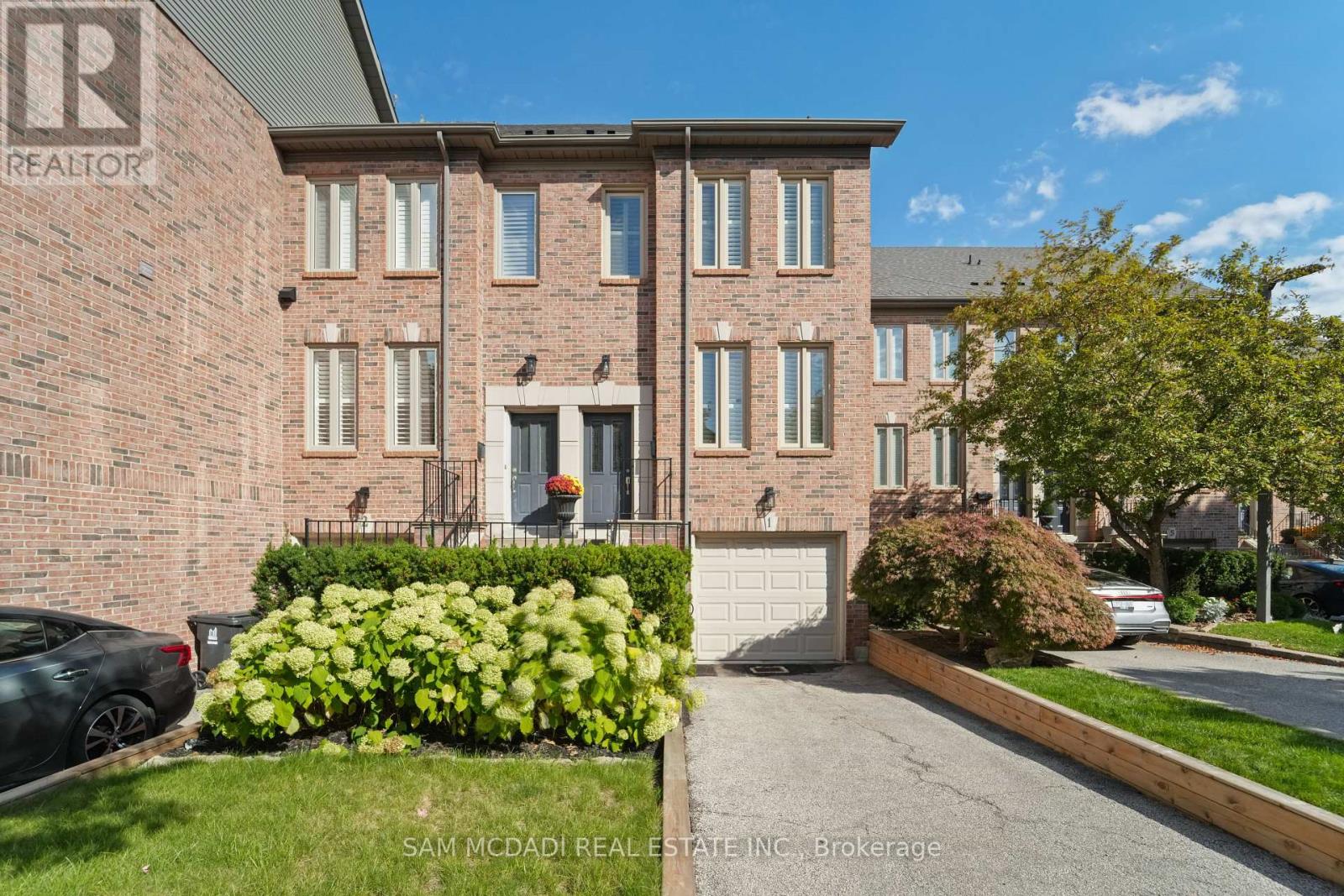 1 - 195 Grand Avenue, Toronto (Stonegate-Queensway), Ontario  M8Y 3Y3 - Photo 1 - W12451705