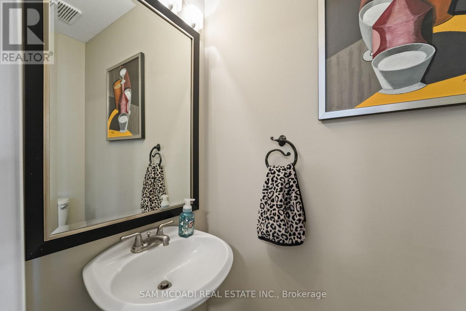 1 - 195 Grand Avenue, Toronto (Stonegate-Queensway), Ontario  M8Y 3Y3 - Photo 15 - W12451705