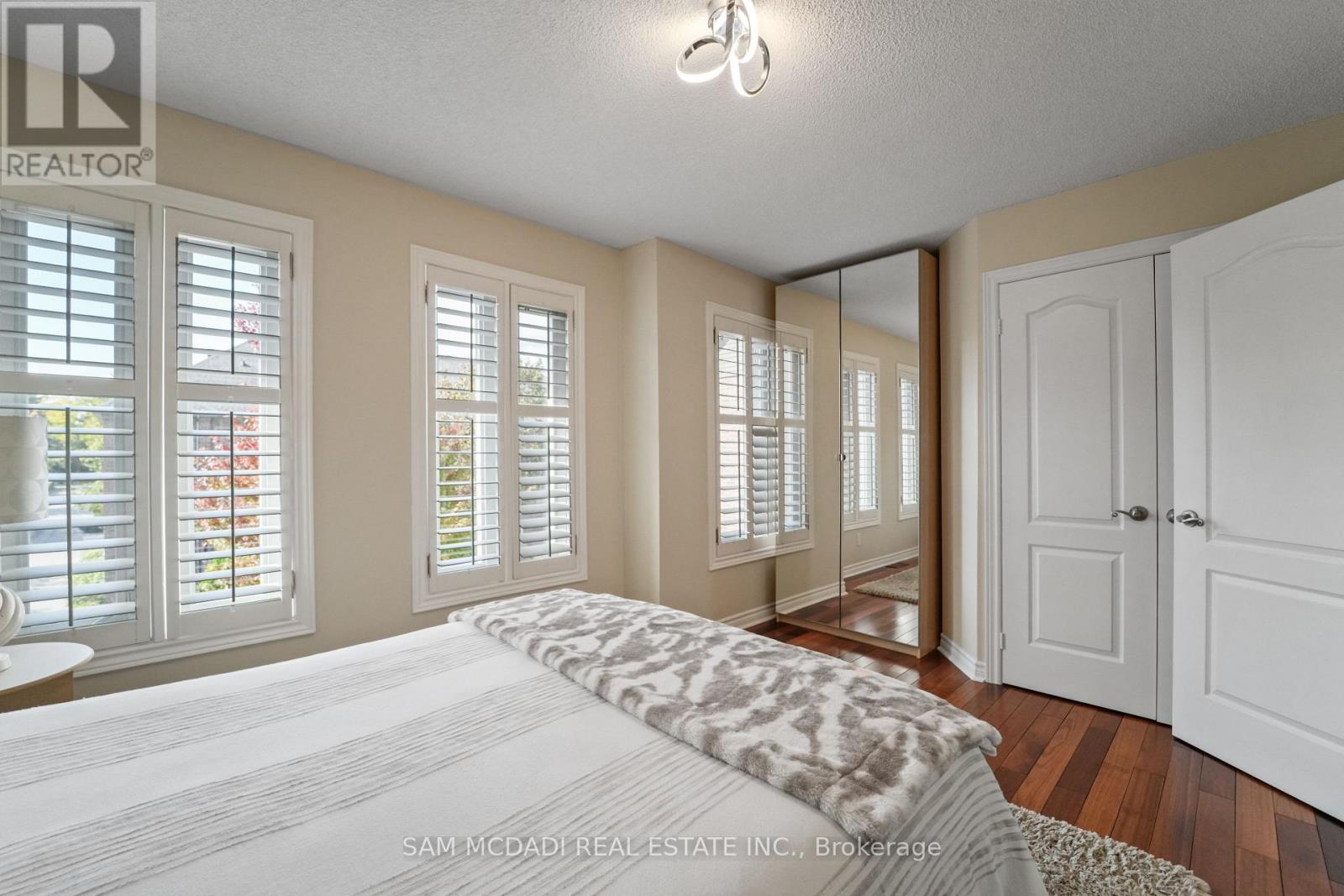 1 - 195 Grand Avenue, Toronto (Stonegate-Queensway), Ontario  M8Y 3Y3 - Photo 17 - W12451705