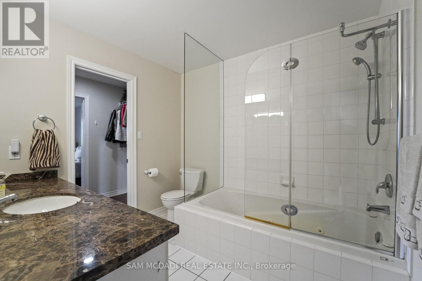 1 - 195 Grand Avenue, Toronto (Stonegate-Queensway), Ontario  M8Y 3Y3 - Photo 18 - W12451705