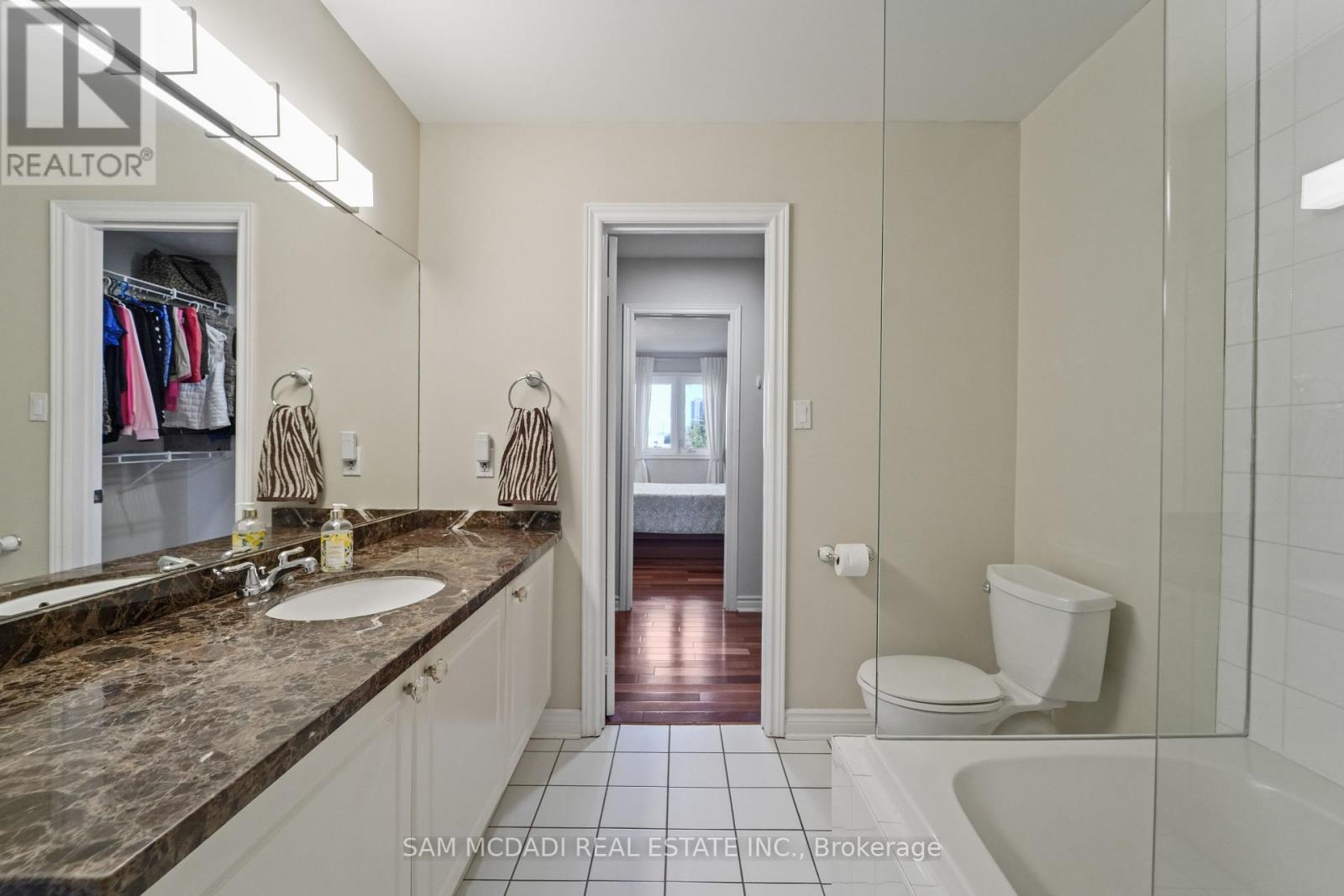 1 - 195 Grand Avenue, Toronto (Stonegate-Queensway), Ontario  M8Y 3Y3 - Photo 19 - W12451705
