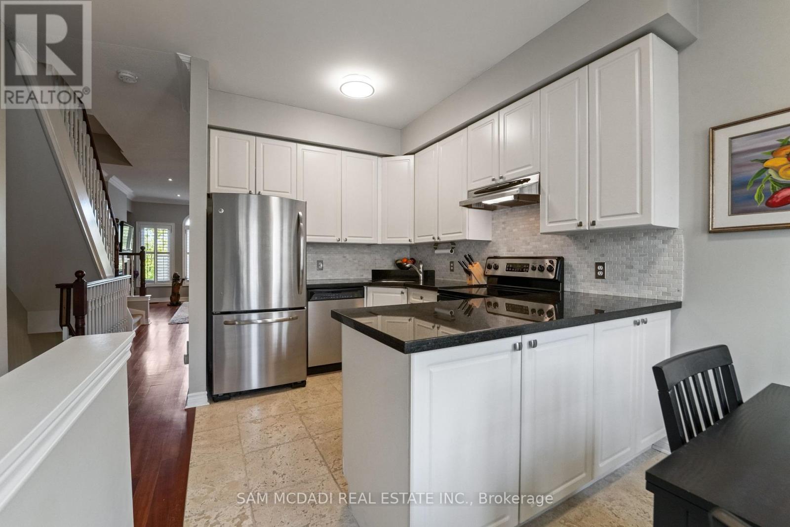 1 - 195 Grand Avenue, Toronto (Stonegate-Queensway), Ontario  M8Y 3Y3 - Photo 6 - W12451705