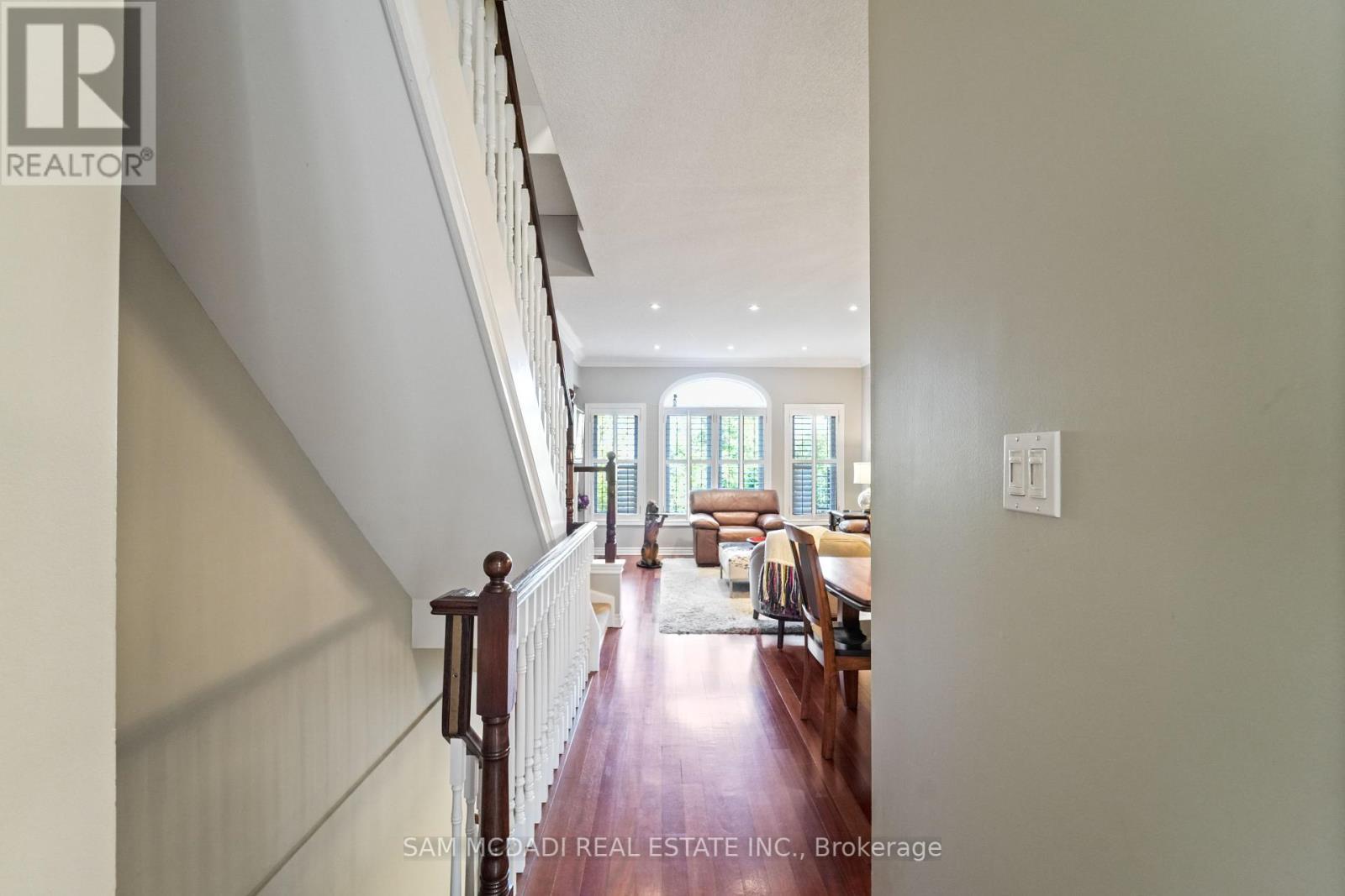1 - 195 Grand Avenue, Toronto (Stonegate-Queensway), Ontario  M8Y 3Y3 - Photo 8 - W12451705