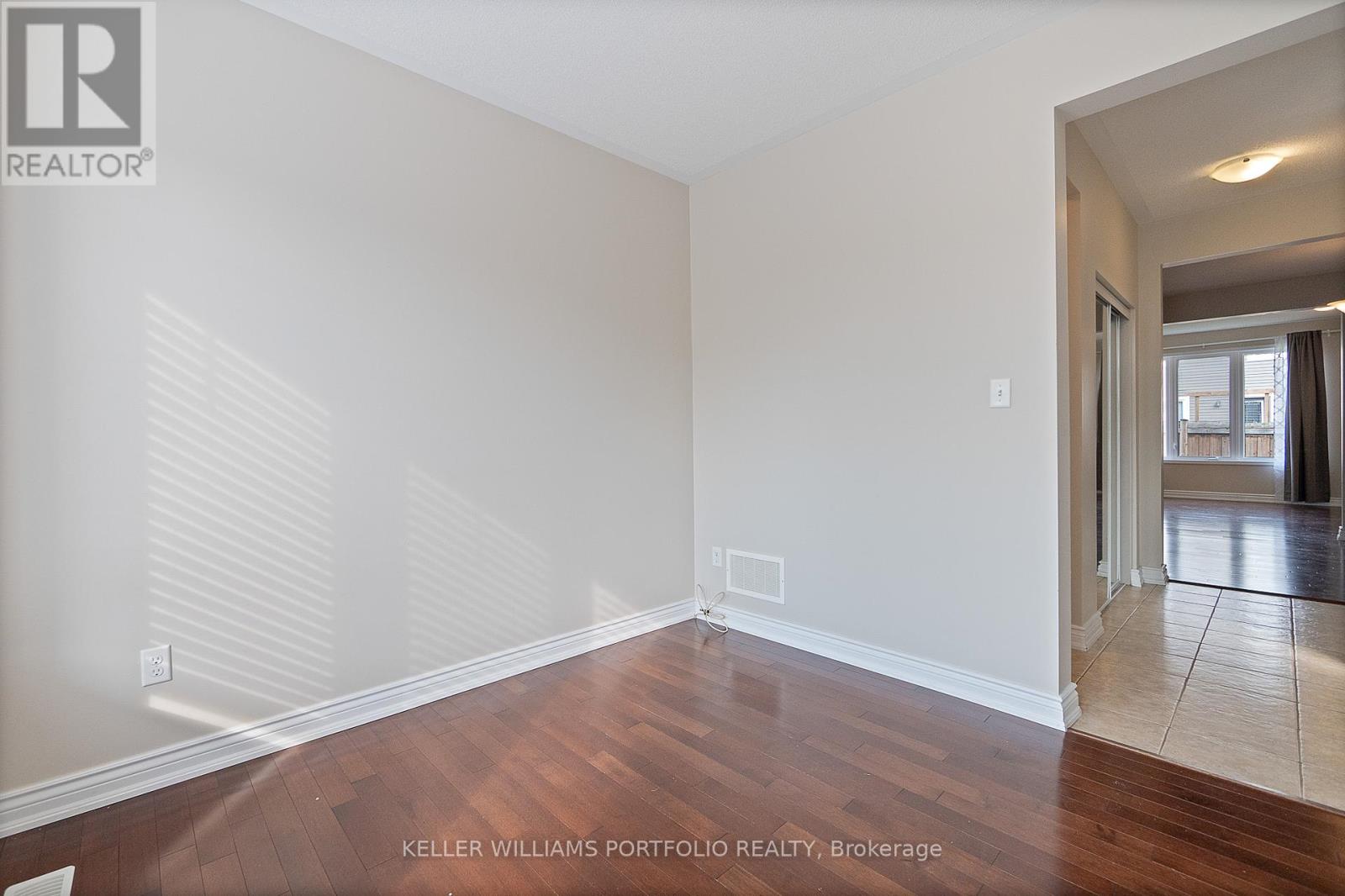 406 Grenke Place, Milton, Ontario  L9T 7T5 - Photo 9 - W12451713