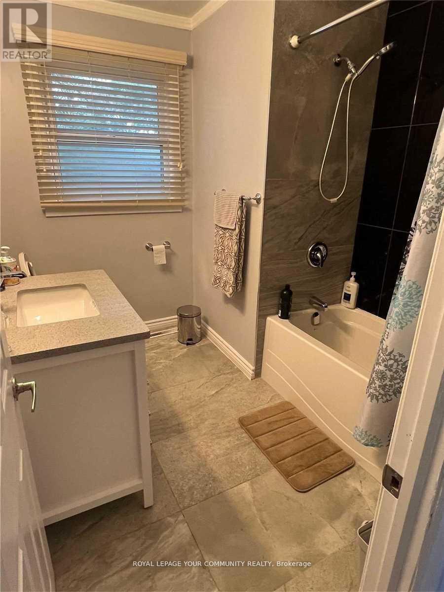 3296 Given Lane, Milton, Ontario  L9T 2X5 - Photo 11 - W12451717