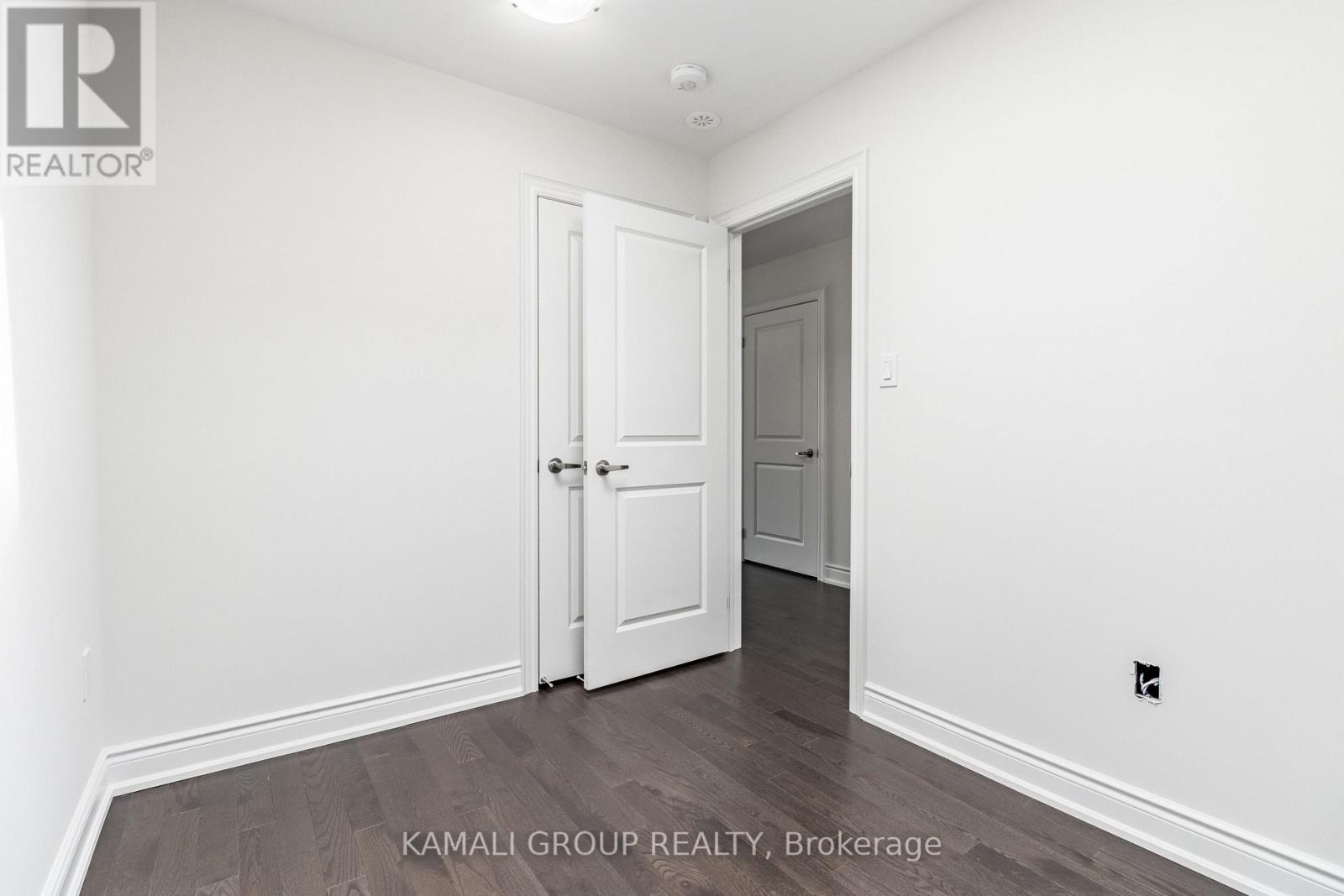 Upper - 3 Wild Rose Gardens, Toronto, Ontario  M6L 0A4 - Photo 13 - W12451747