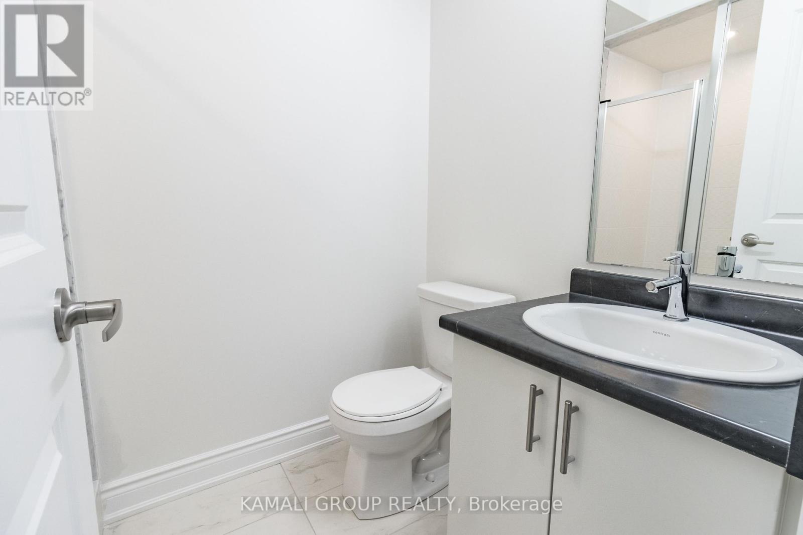 Upper - 3 Wild Rose Gardens, Toronto, Ontario  M6L 0A4 - Photo 15 - W12451747