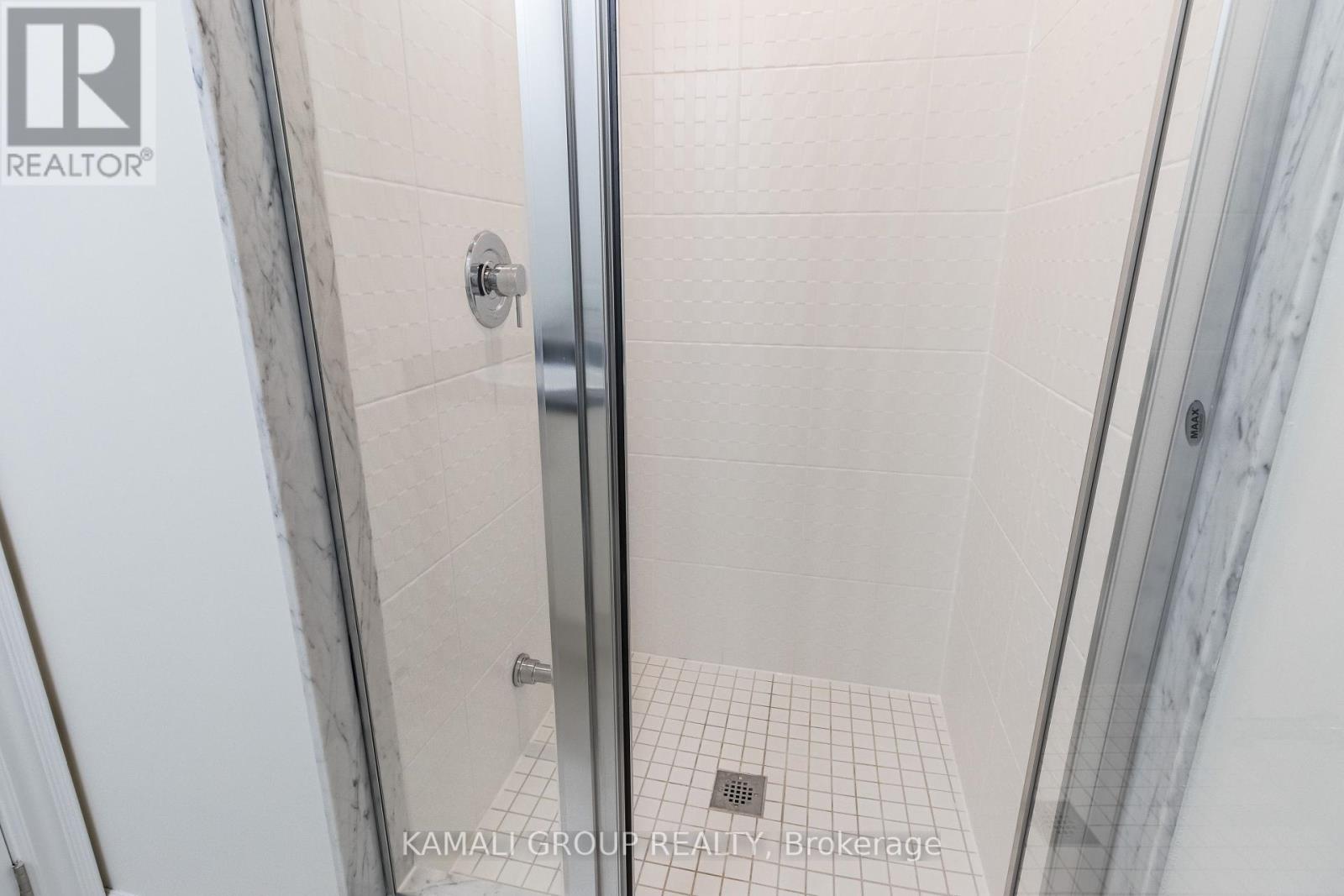 Upper - 3 Wild Rose Gardens, Toronto, Ontario  M6L 0A4 - Photo 16 - W12451747