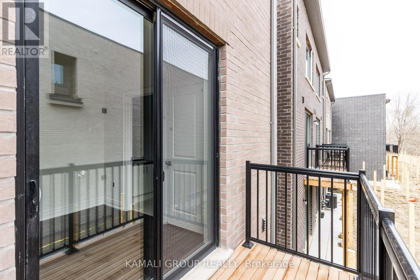Upper - 3 Wild Rose Gardens, Toronto, Ontario  M6L 0A4 - Photo 18 - W12451747