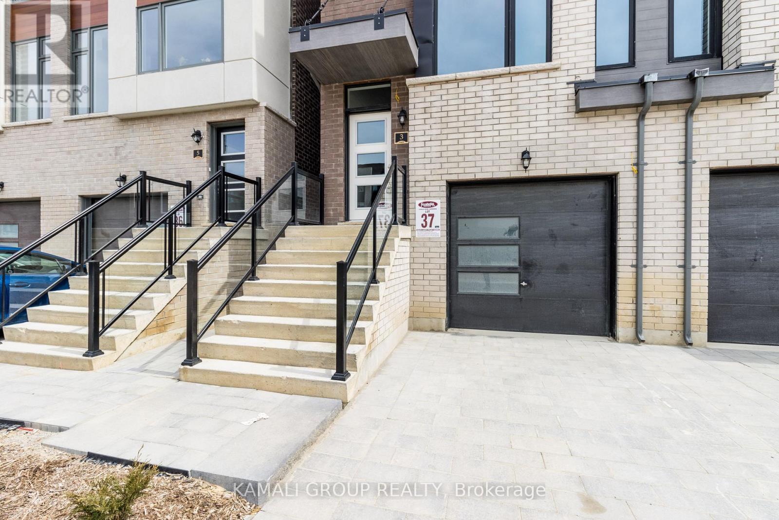 Upper - 3 Wild Rose Gardens, Toronto, Ontario  M6L 0A4 - Photo 21 - W12451747
