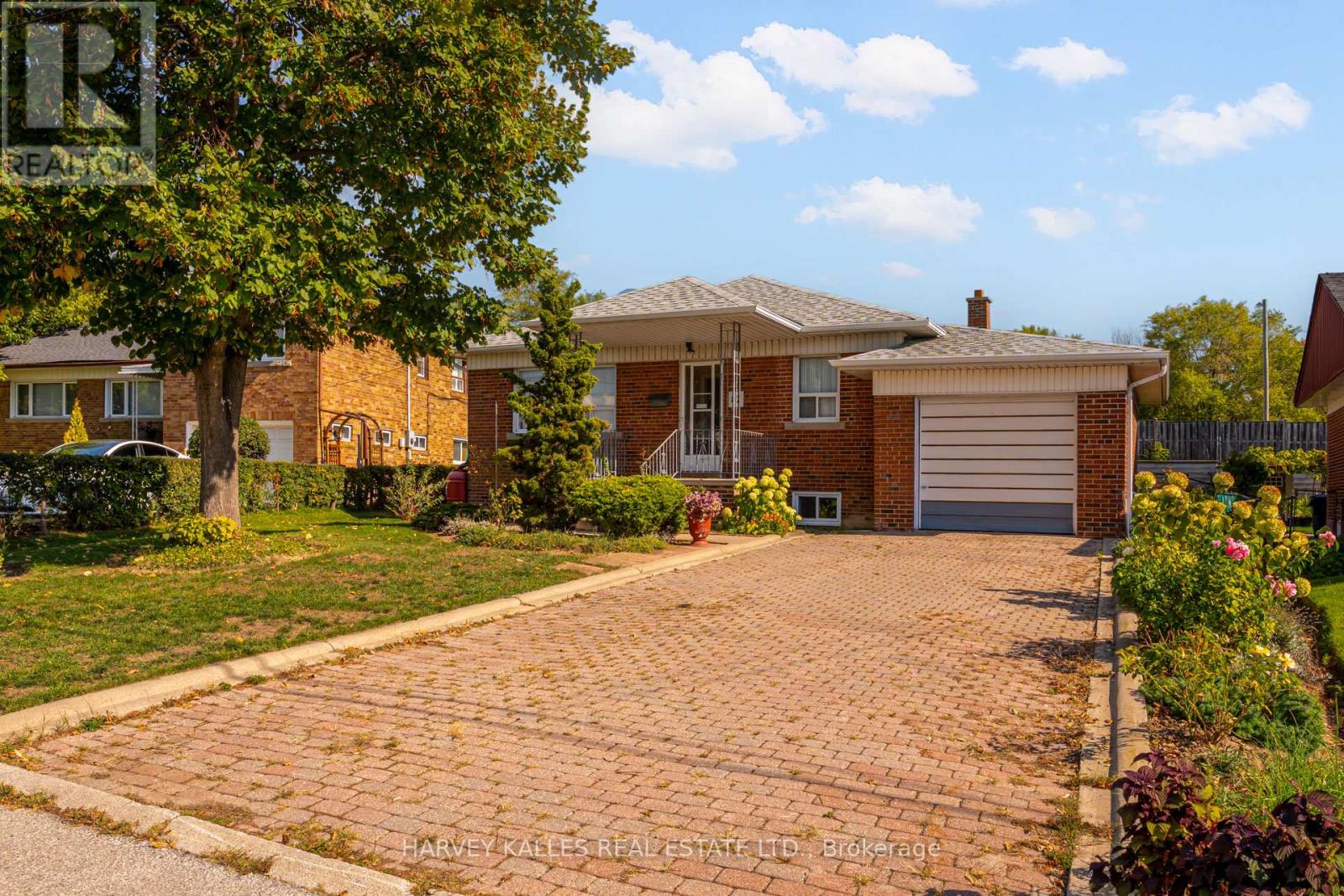 82 CORK AVENUE, Toronto, Ontario