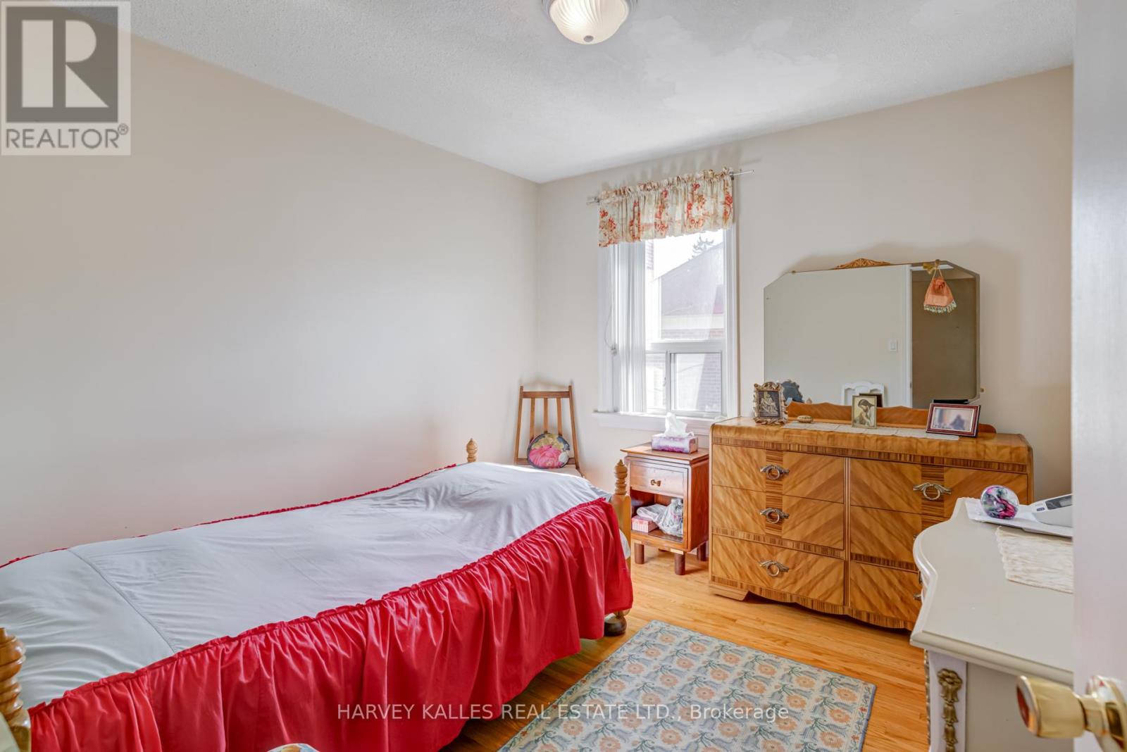 82 Cork Avenue, Toronto (Yorkdale-Glen Park), Ontario  M6B 2Y2 - Photo 10 - W12451750