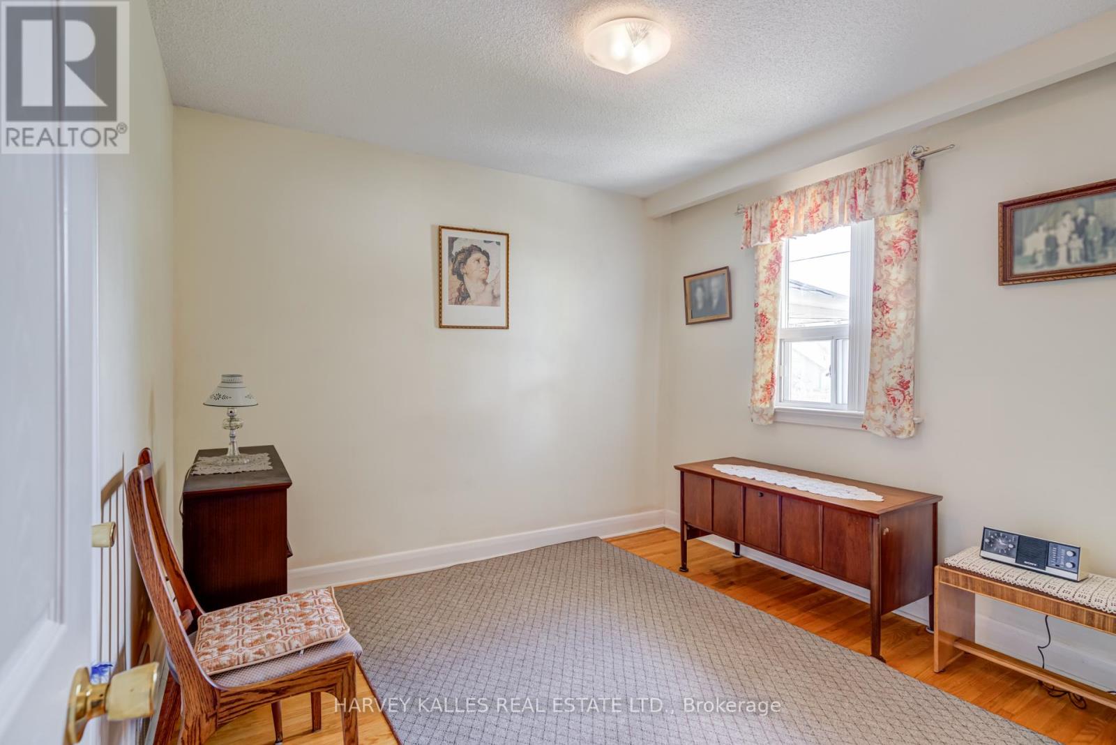 82 Cork Avenue, Toronto (Yorkdale-Glen Park), Ontario  M6B 2Y2 - Photo 11 - W12451750