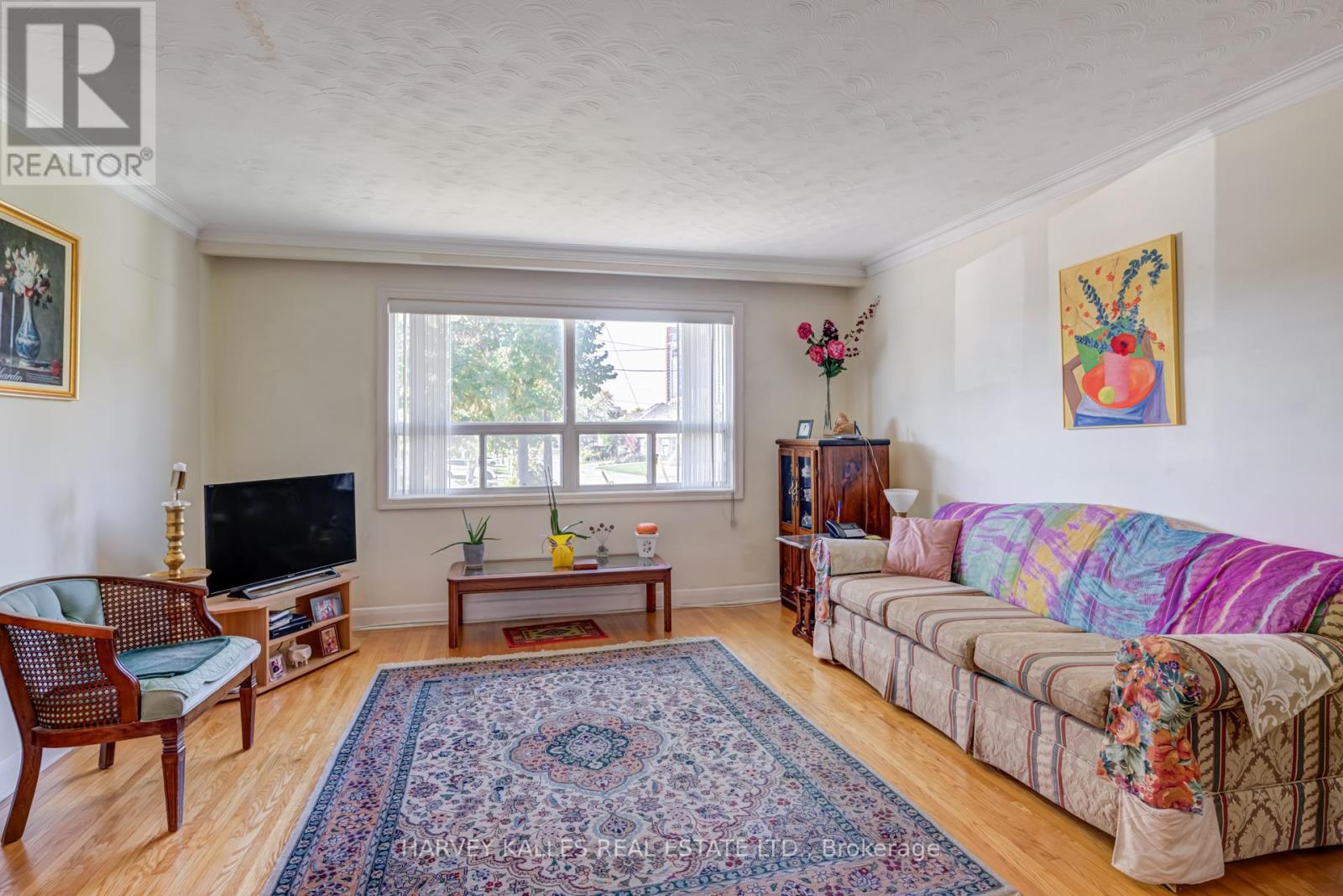82 Cork Avenue, Toronto, Ontario  M6B 2Y2 - Photo 5 - W12451750