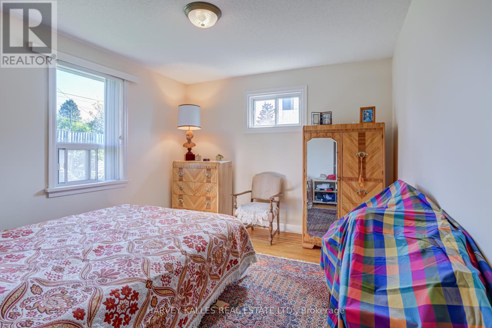 82 Cork Avenue, Toronto (Yorkdale-Glen Park), Ontario  M6B 2Y2 - Photo 9 - W12451750