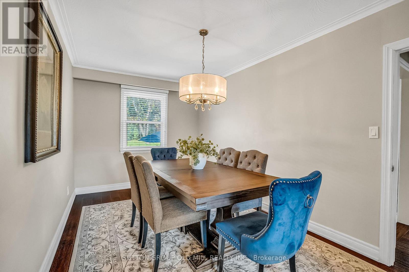 71 Warren Crescent, Toronto, Ontario  M6S 4S3 - Photo 12 - W12451765