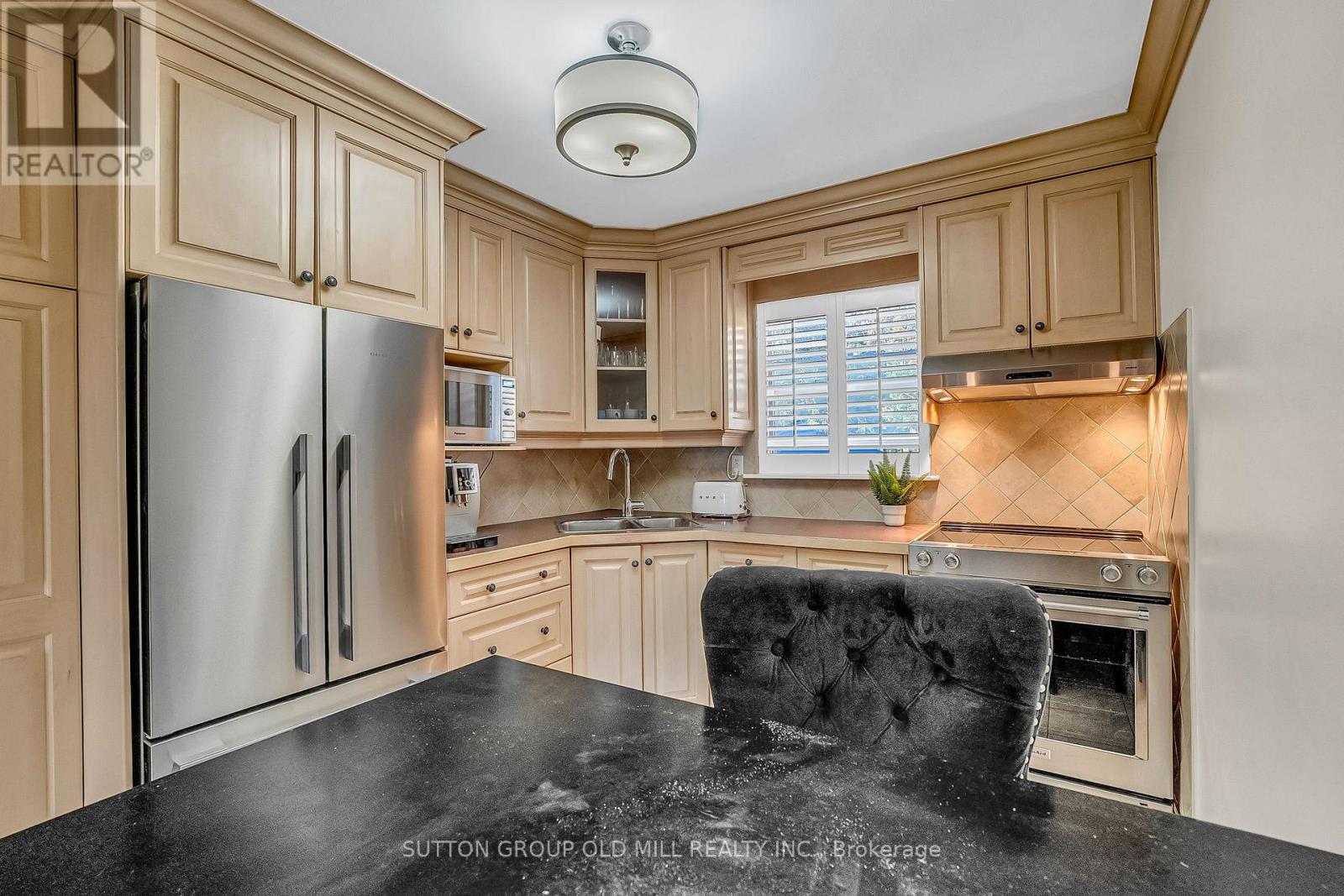 71 Warren Crescent, Toronto, Ontario  M6S 4S3 - Photo 16 - W12451765