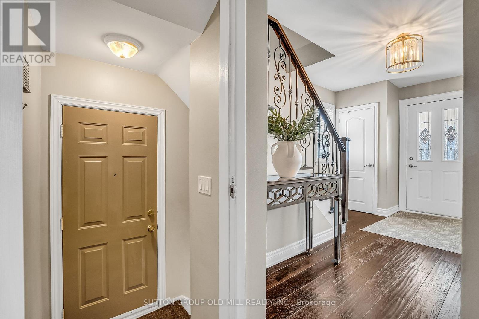71 Warren Crescent, Toronto, Ontario  M6S 4S3 - Photo 18 - W12451765