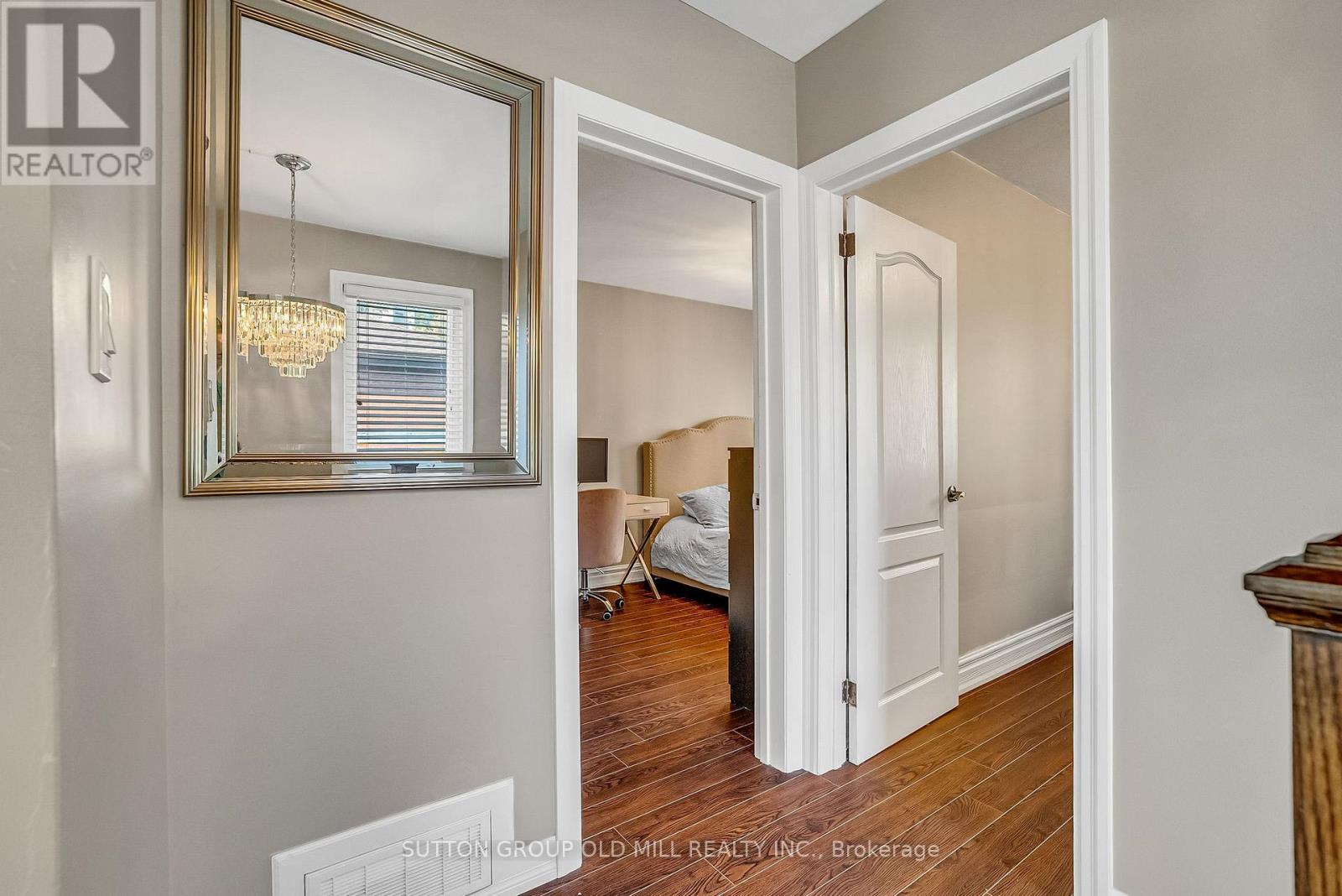 71 Warren Crescent, Toronto, Ontario  M6S 4S3 - Photo 21 - W12451765
