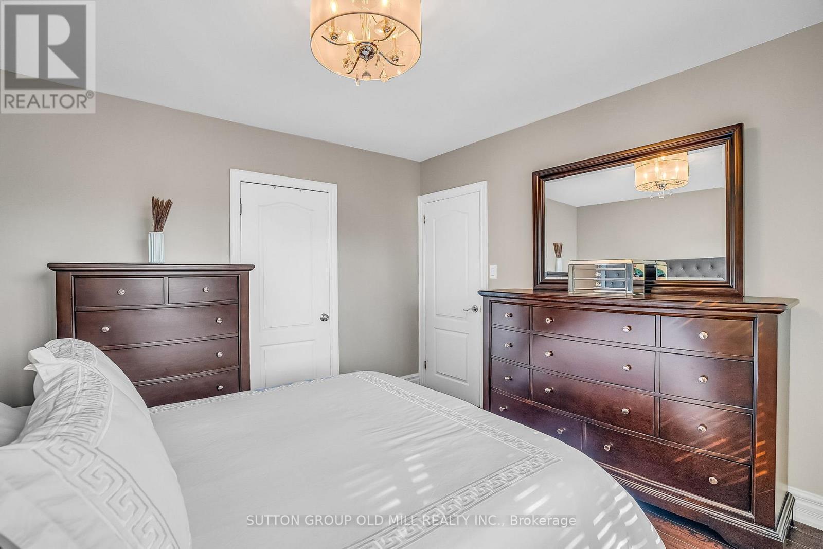 71 Warren Crescent, Toronto, Ontario  M6S 4S3 - Photo 24 - W12451765