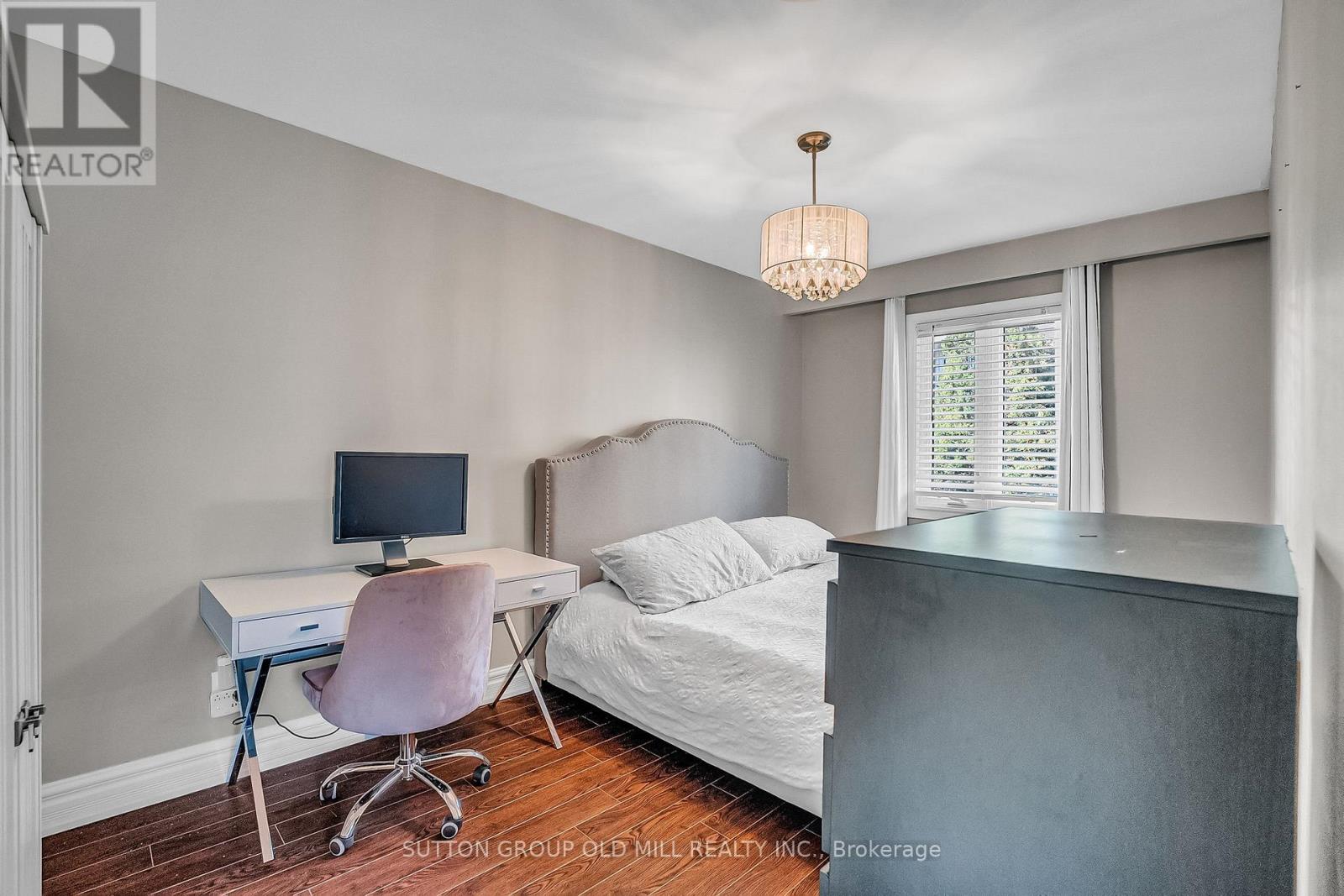 71 Warren Crescent, Toronto, Ontario  M6S 4S3 - Photo 26 - W12451765