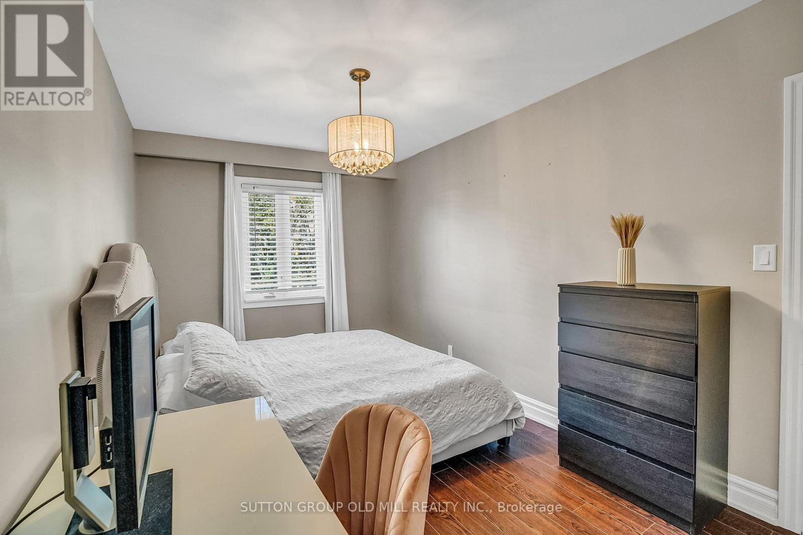 71 Warren Crescent, Toronto, Ontario  M6S 4S3 - Photo 27 - W12451765