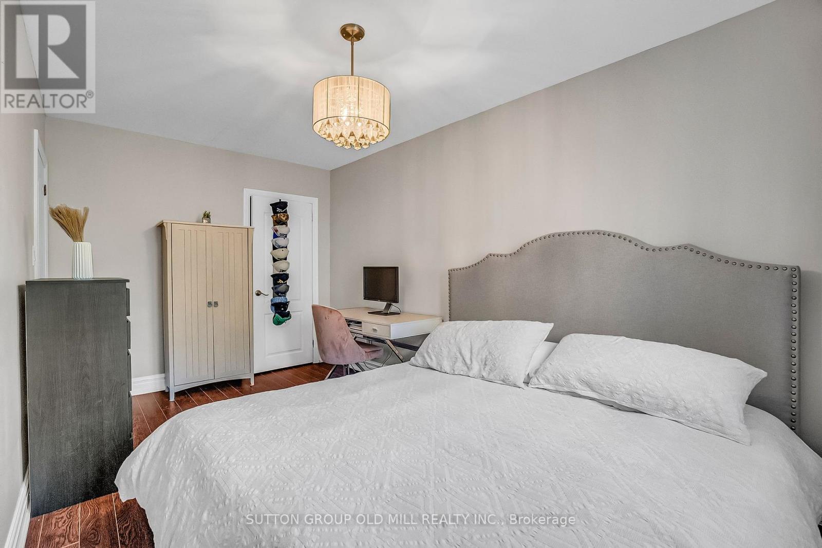 71 Warren Crescent, Toronto, Ontario  M6S 4S3 - Photo 28 - W12451765